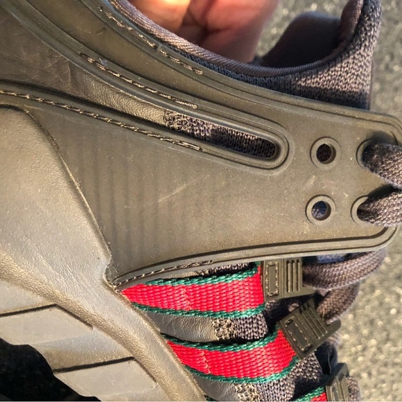 Men’s Adidas Equipment black with red stripes size 10 Running shoes - Picture 11 of 15